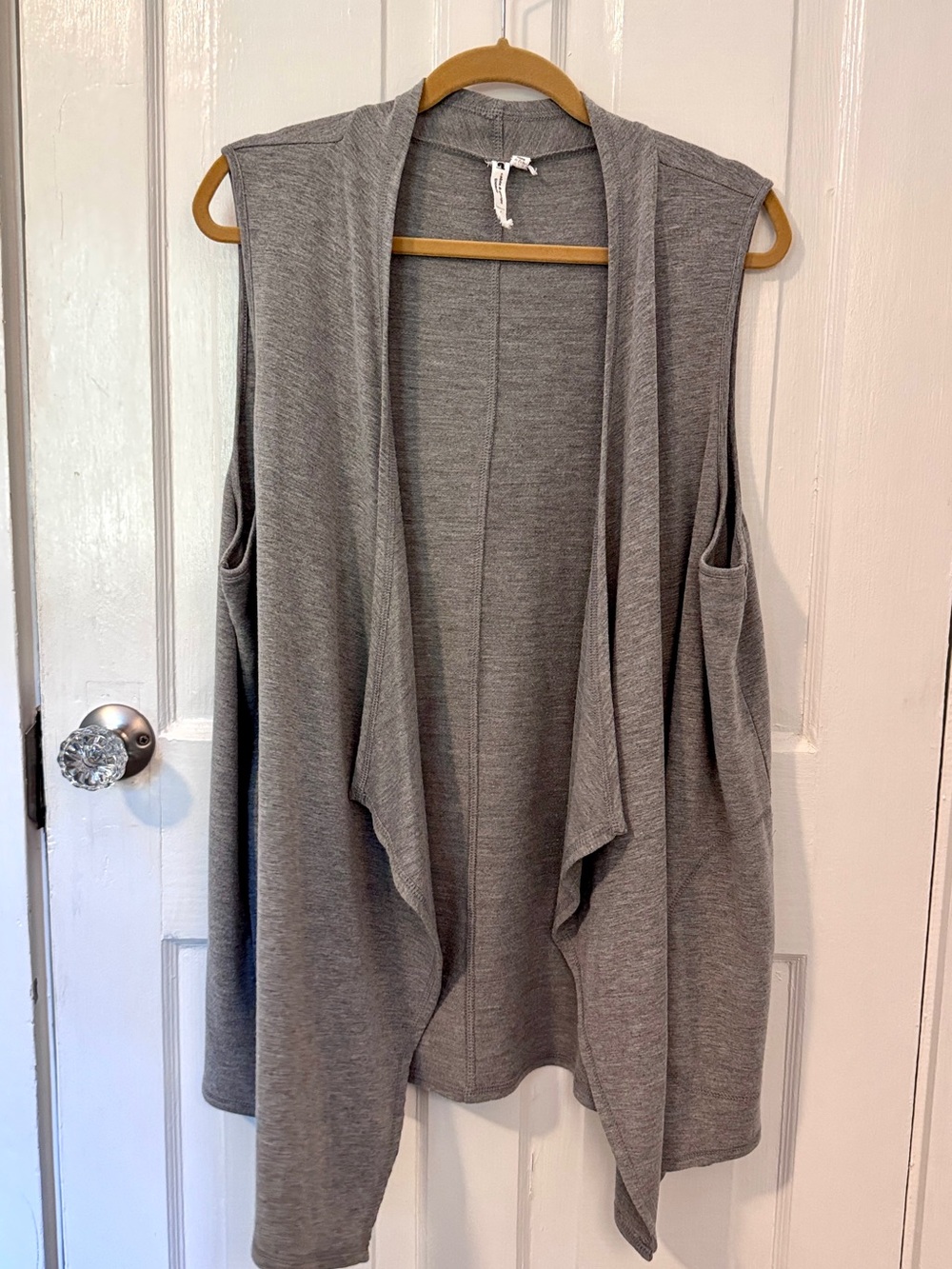 Cable & Gauge Heather Gray Women's Knit Vest with Pockets